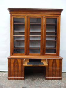 THREE-DOOR WALNUT BOOKCASE, MID-19TH CENTURY, FRANCE, RESTORED, cm W 204xD58xH258
